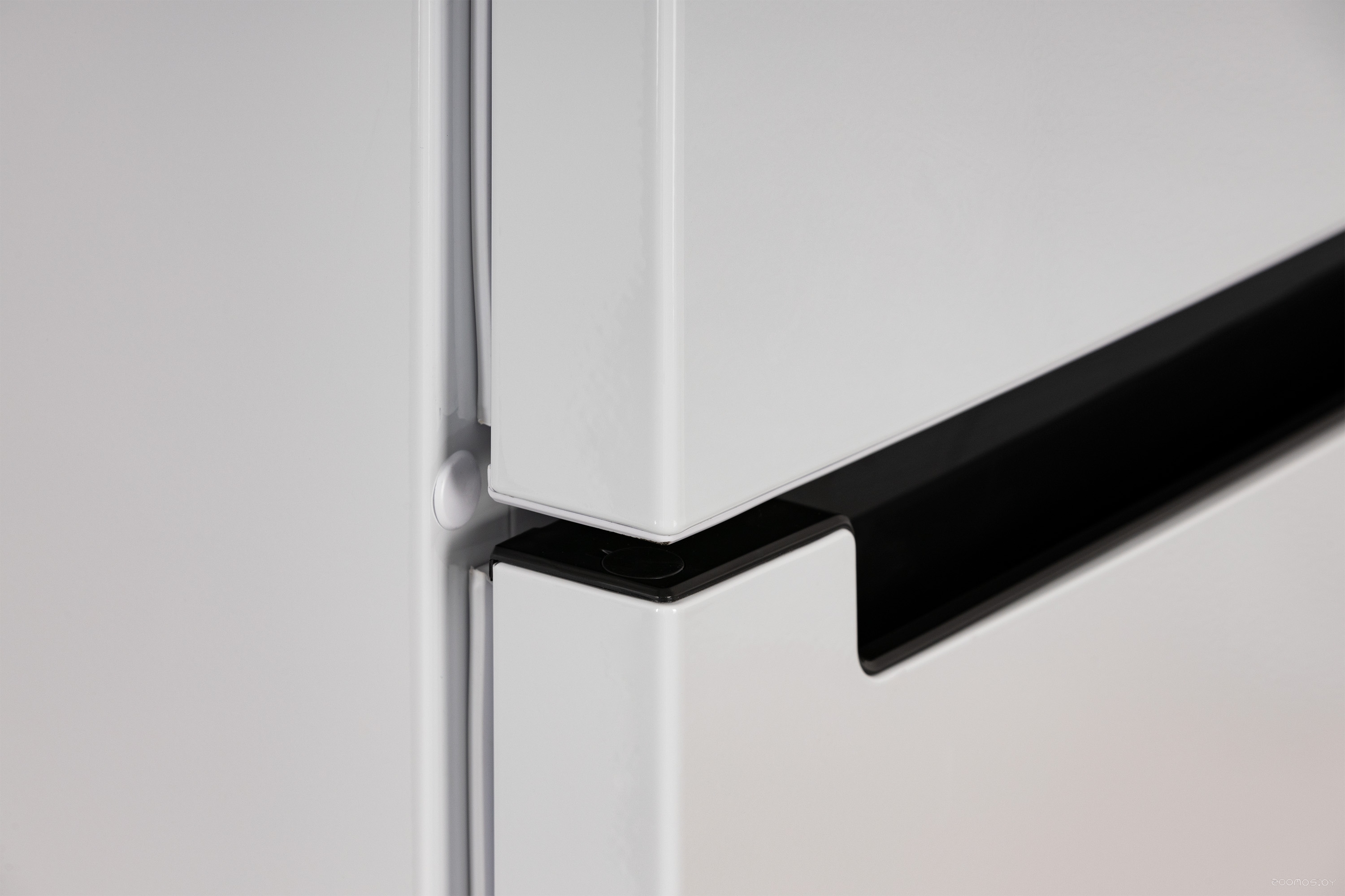 ����������� � ������ ����������� ������� NORDFROST NRB 121 W �  �������� ������� �������