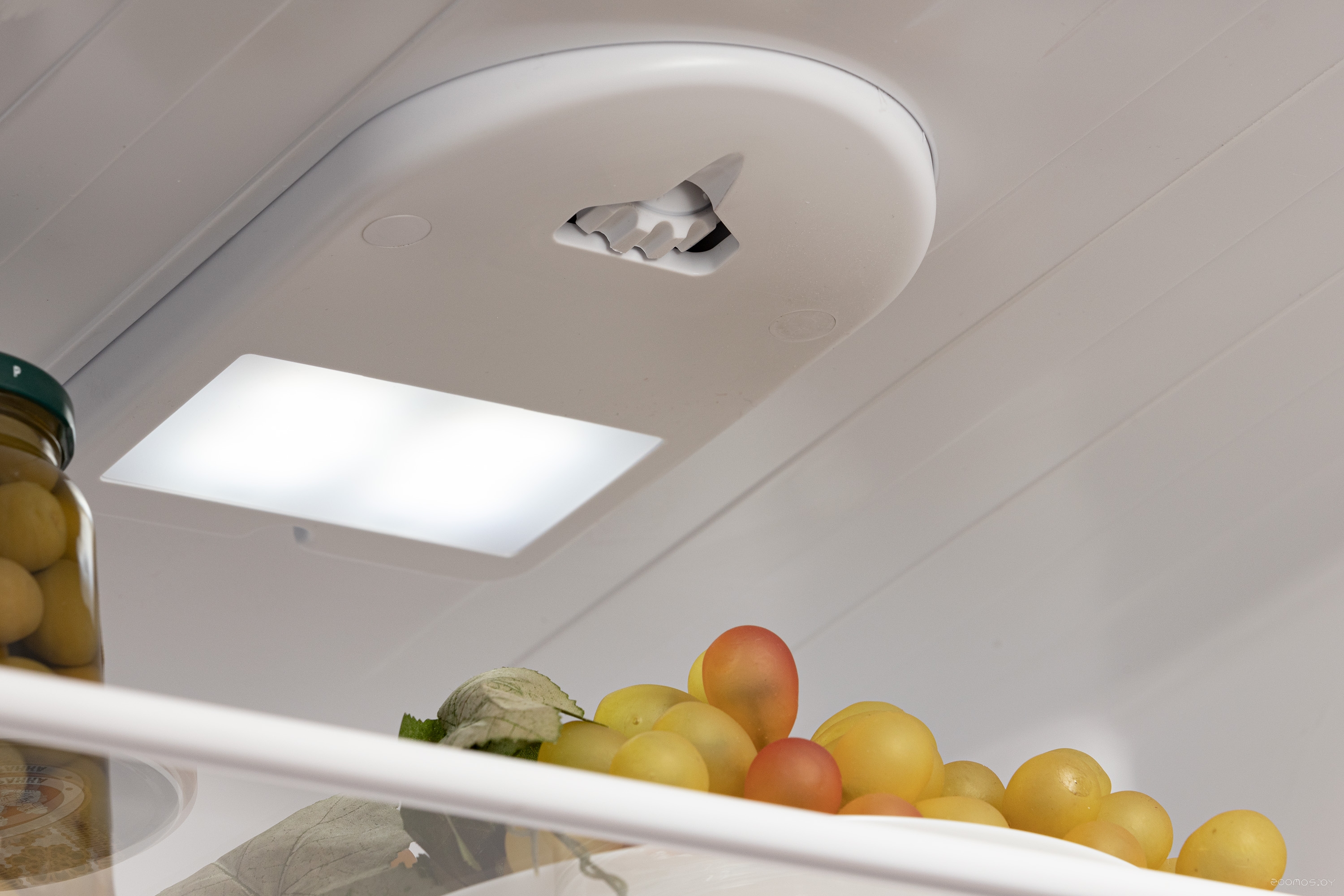 ����������� � ������ ����������� ������� NORDFROST NRB 121 W �  �������� ������� �������