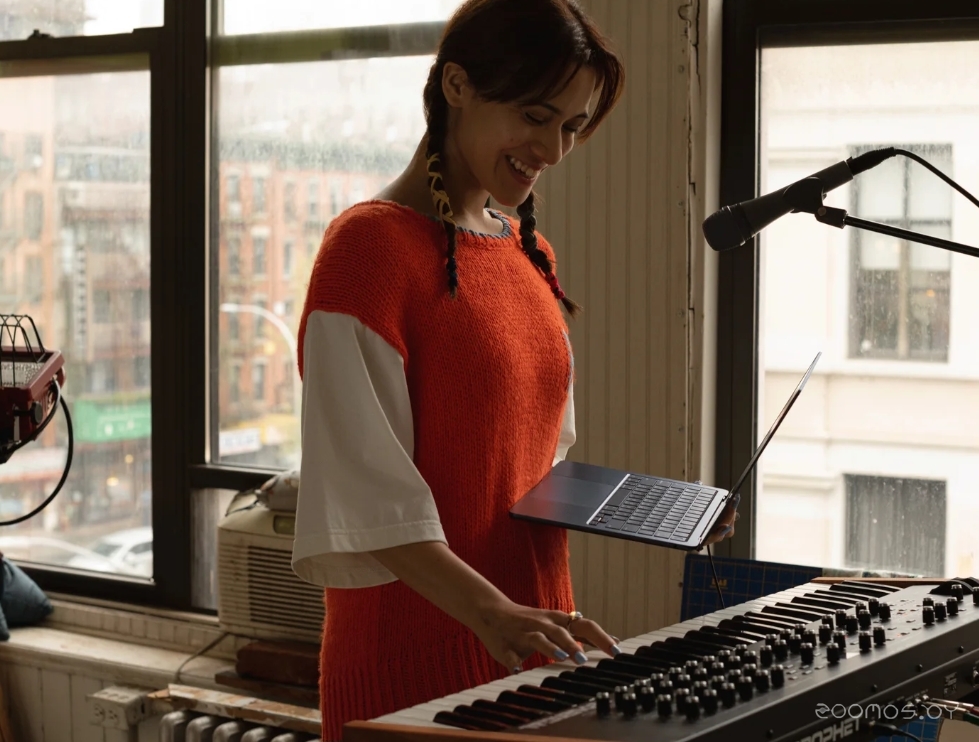 ������� Apple Macbook Air 13" M2 2022 MLY33 �  �������� ������� �������